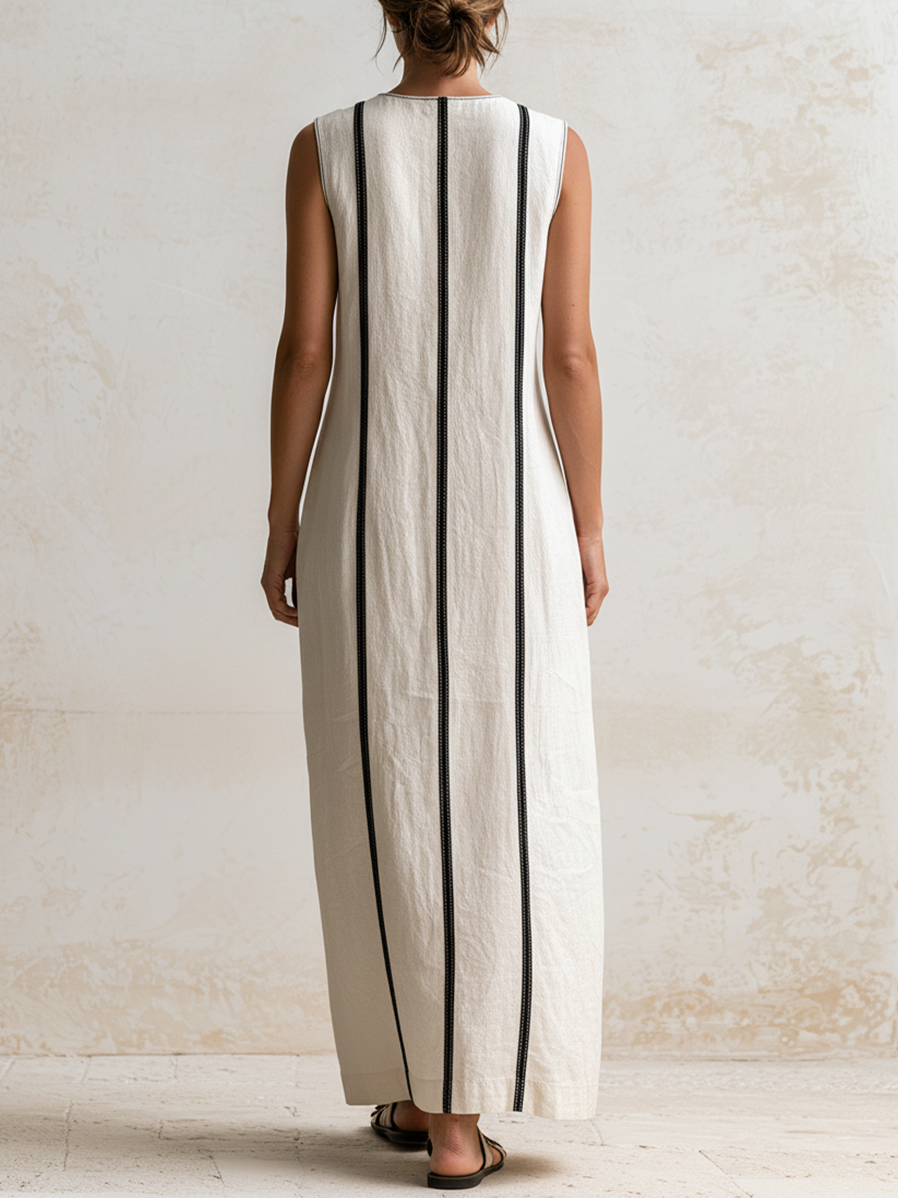Vestido midi sem mangas com riscas verticais contrastantes