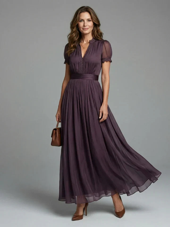 FLAVIA™ | Vestido comprido roxo com decote em forma de fechadura, em chiffon com detalhes em renda