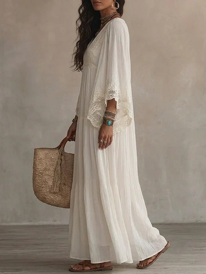 Serena | Vestido longo de chiffon branco com decote em V, mangas em forma de asa de morcego e renda branca