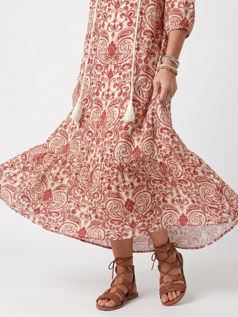 Noelle | Vestido midi com estampado ornamental e cordões com borlas