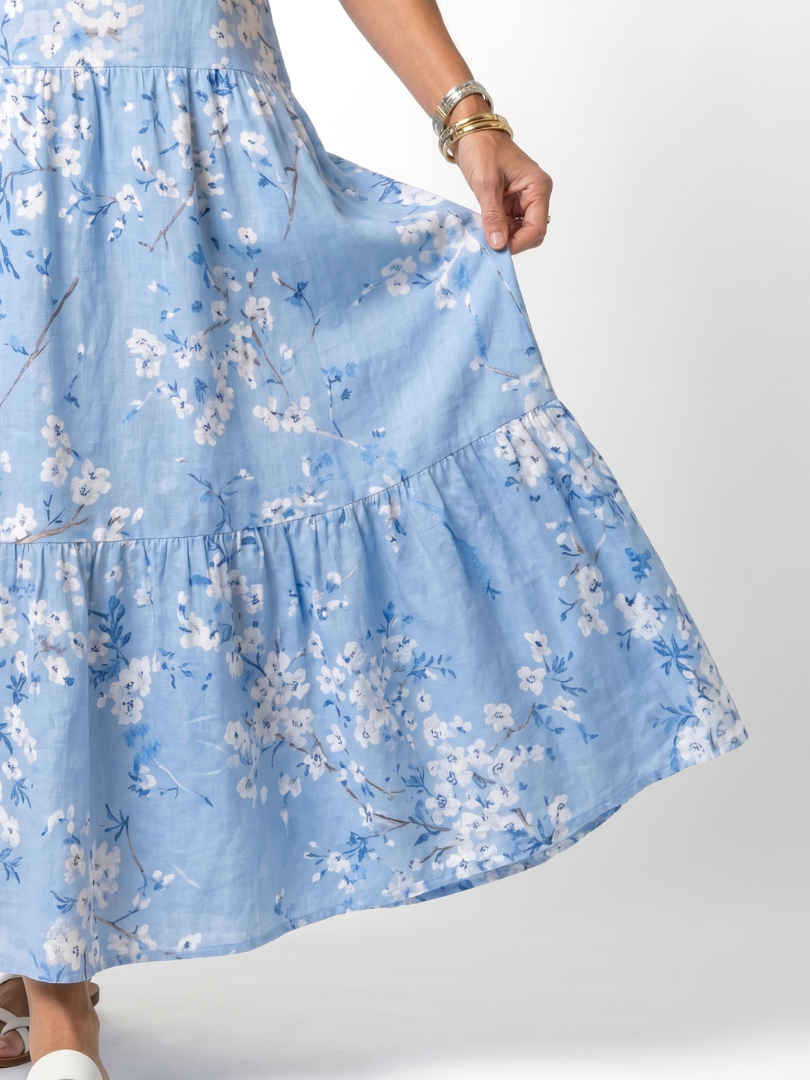 Alora | Vestido midi floral com cordões com borlas
