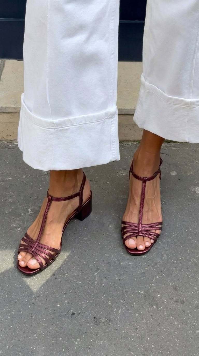 Allegra | Sandálias douradas: elegância no dia a dia