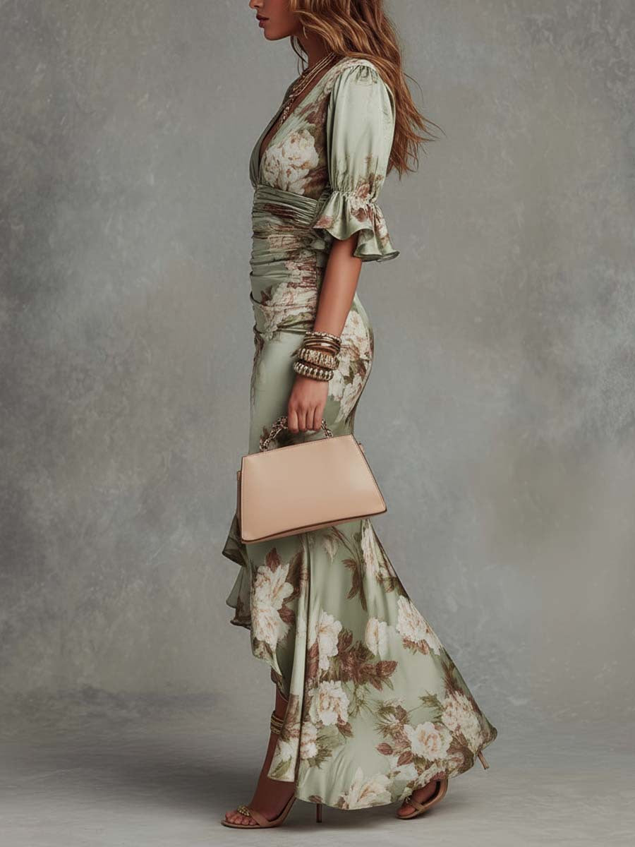 Anna – Vestido longo assimétrico de cetim verde com decote em V
