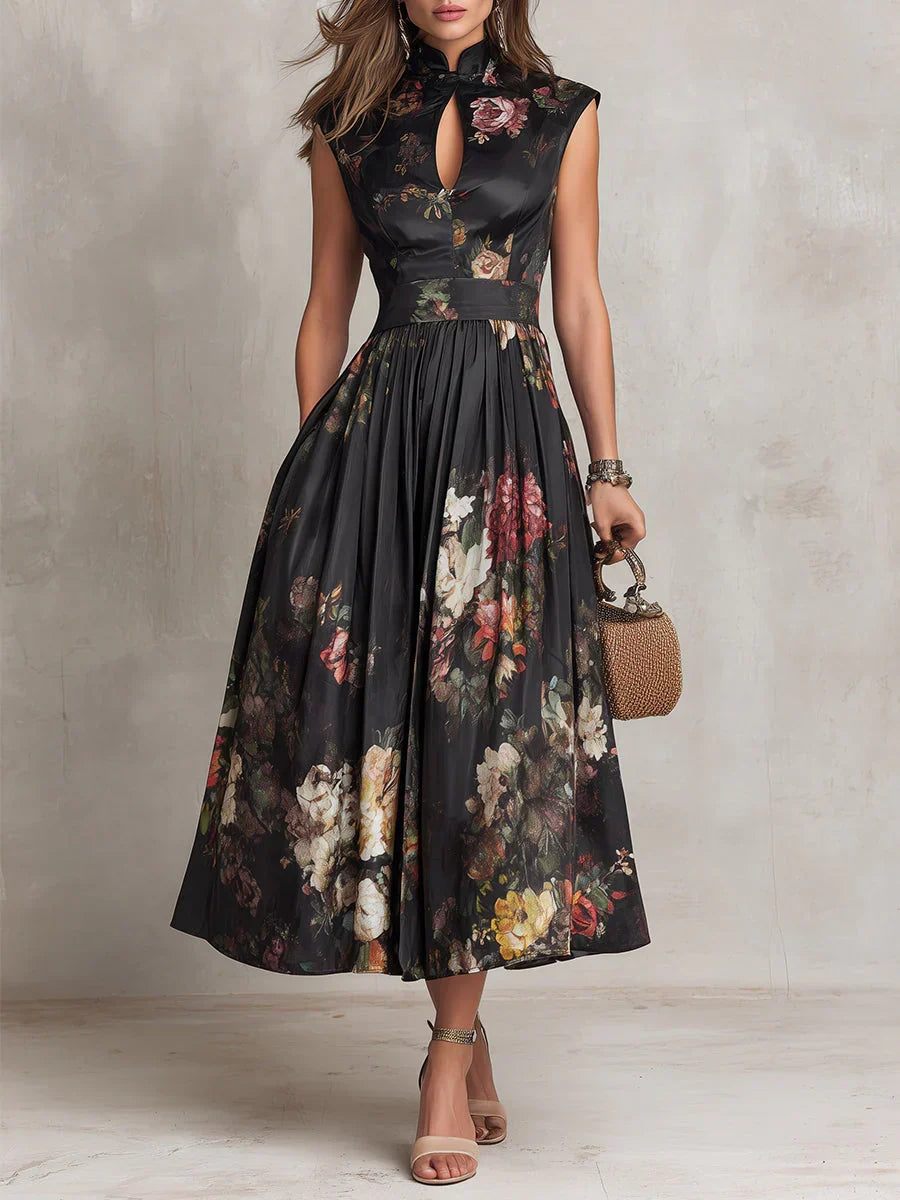 Vestido midi preto de seda plissado, com padrão floral e gola alta