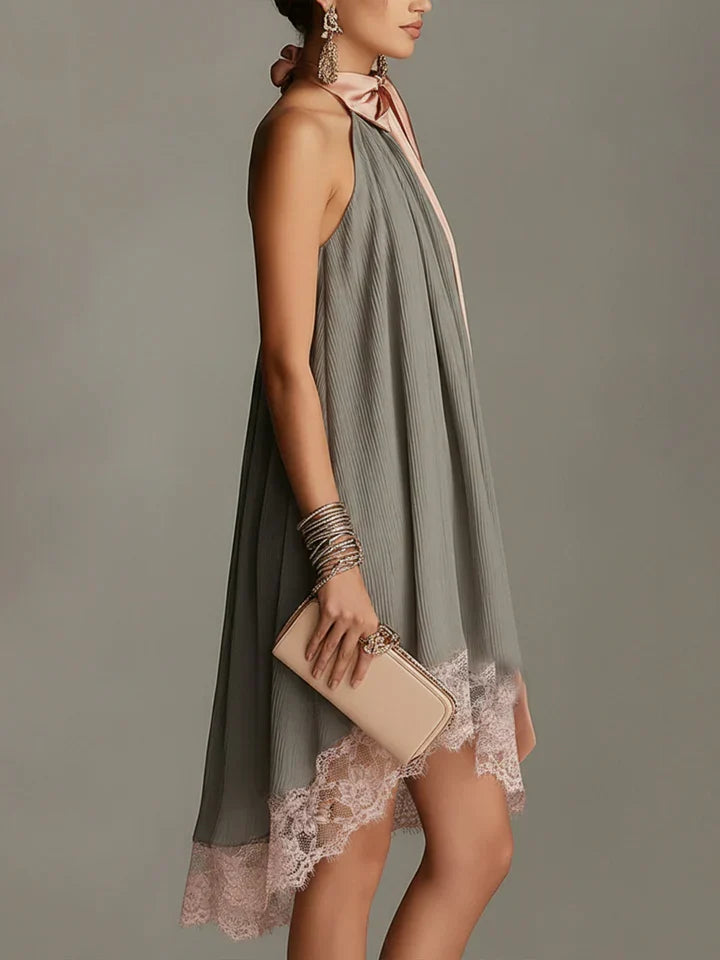 Beatrice | Mini-vestido de cetim cinzento com laço rosa e renda