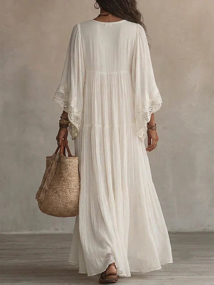 Serena | Vestido longo de chiffon branco com decote em V, mangas em forma de asa de morcego e renda branca