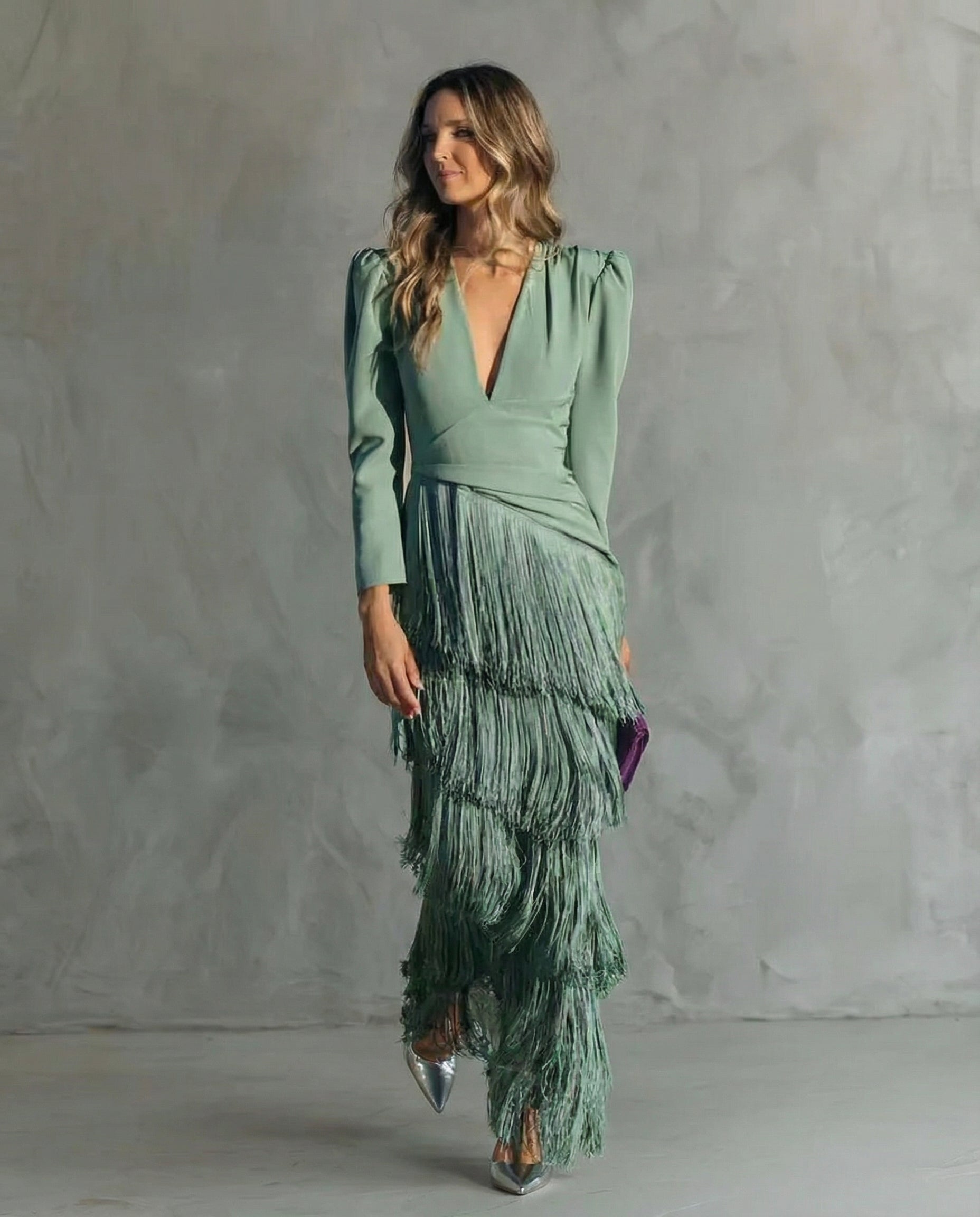 Chiara | Vestido elegante com mangas com franjas