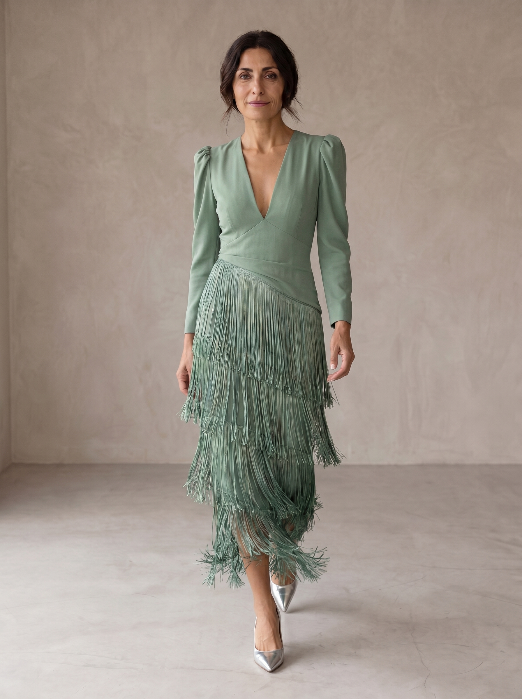 Chiara | Vestido elegante com mangas com franjas