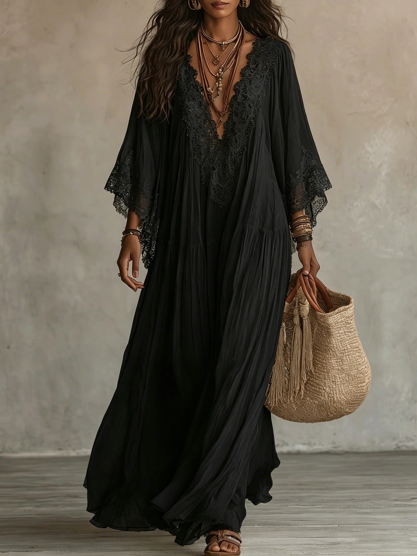 Serena | Vestido longo de chiffon branco com decote em V, mangas em forma de asa de morcego e renda branca